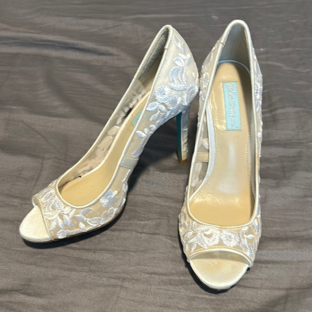 Lace White Peep-toe Heels